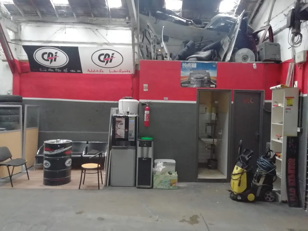 Espace d'accueil du garage Auto Express à Marseille 14e